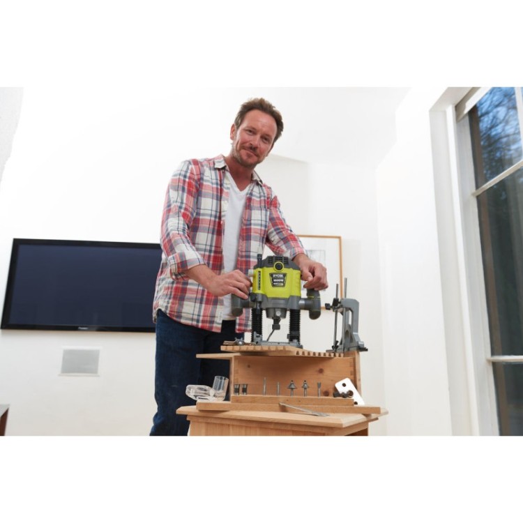 FRESATRICE 6-8MM CON POTENTE MOTORE 1600W