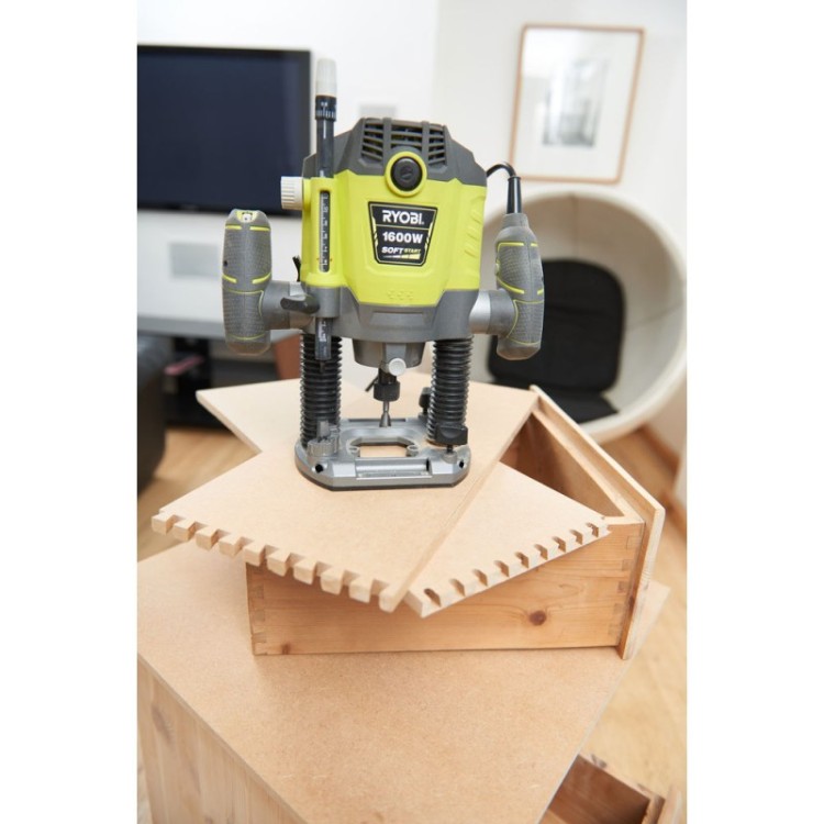 FRESATRICE 6-8MM CON POTENTE MOTORE 1600W